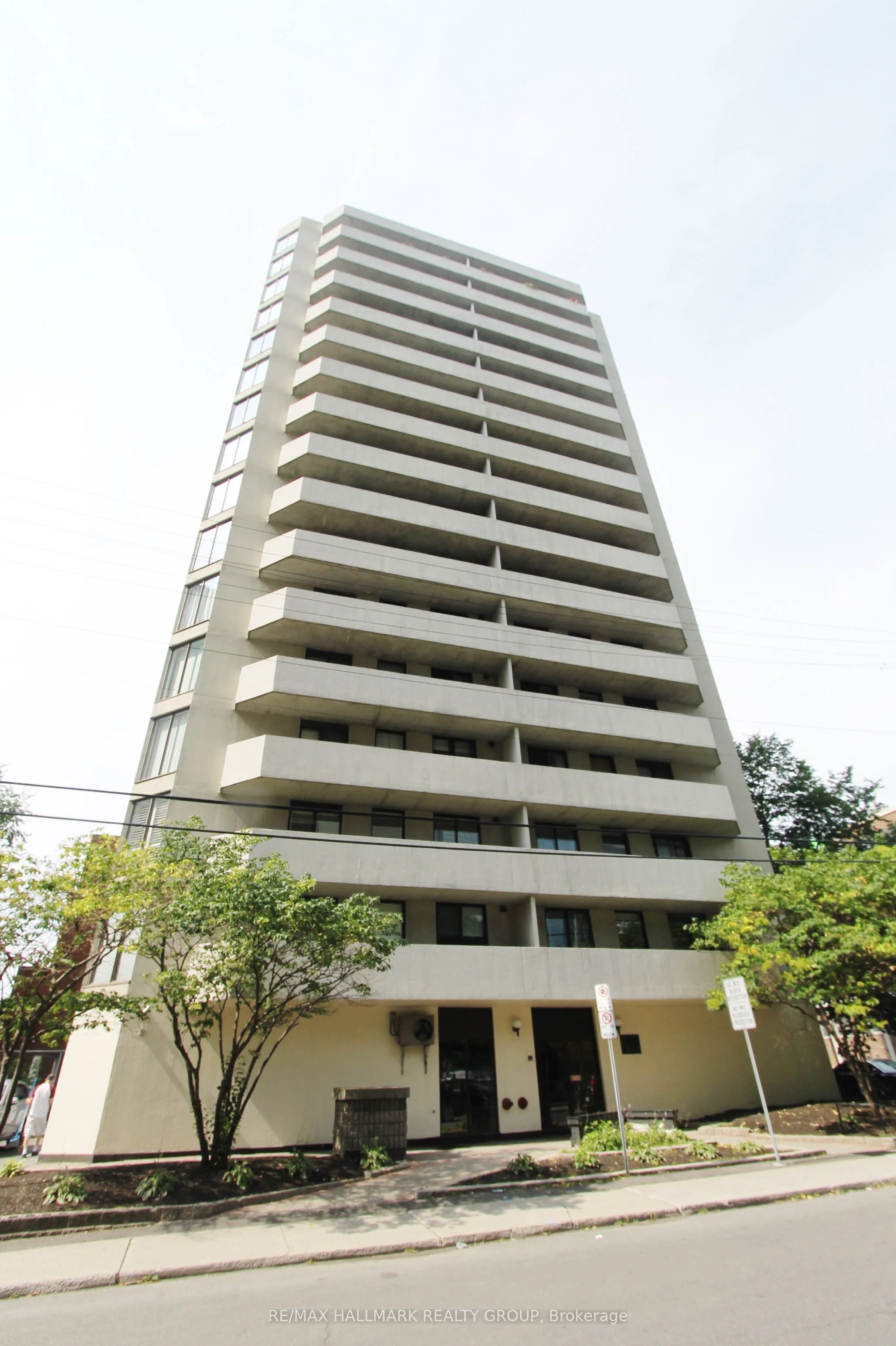 200 Bay Street 1203, Ottawa Centre, ON K1R 7W8