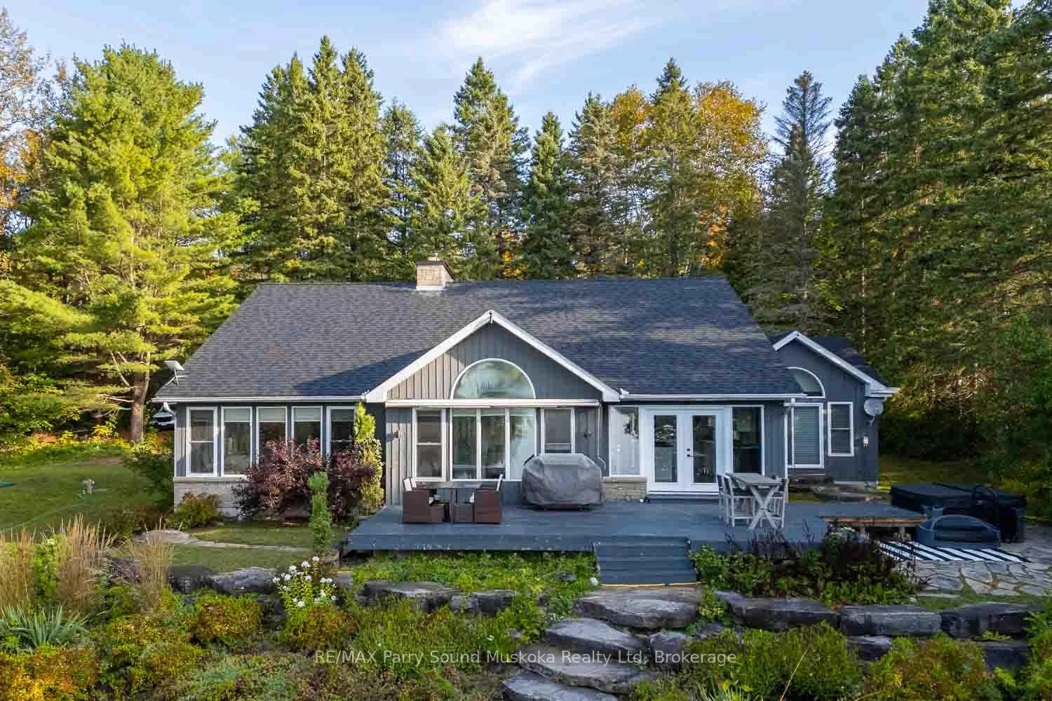 1075 Sawmill Lane, Lake of Bays, ON P1H 2J6