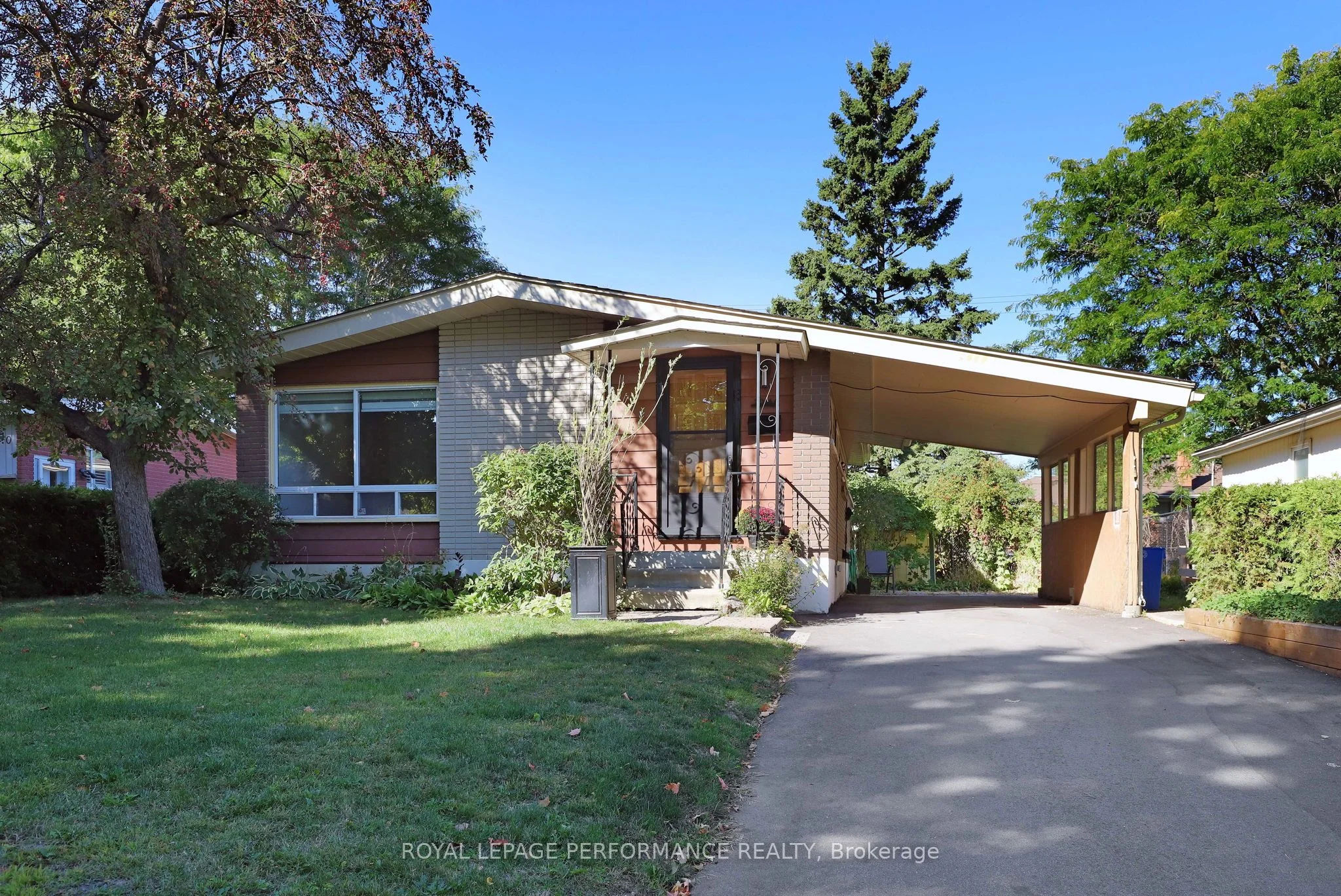 2066 Cornish Street A, Elmvale Acres and Area, ON K1G 2R8