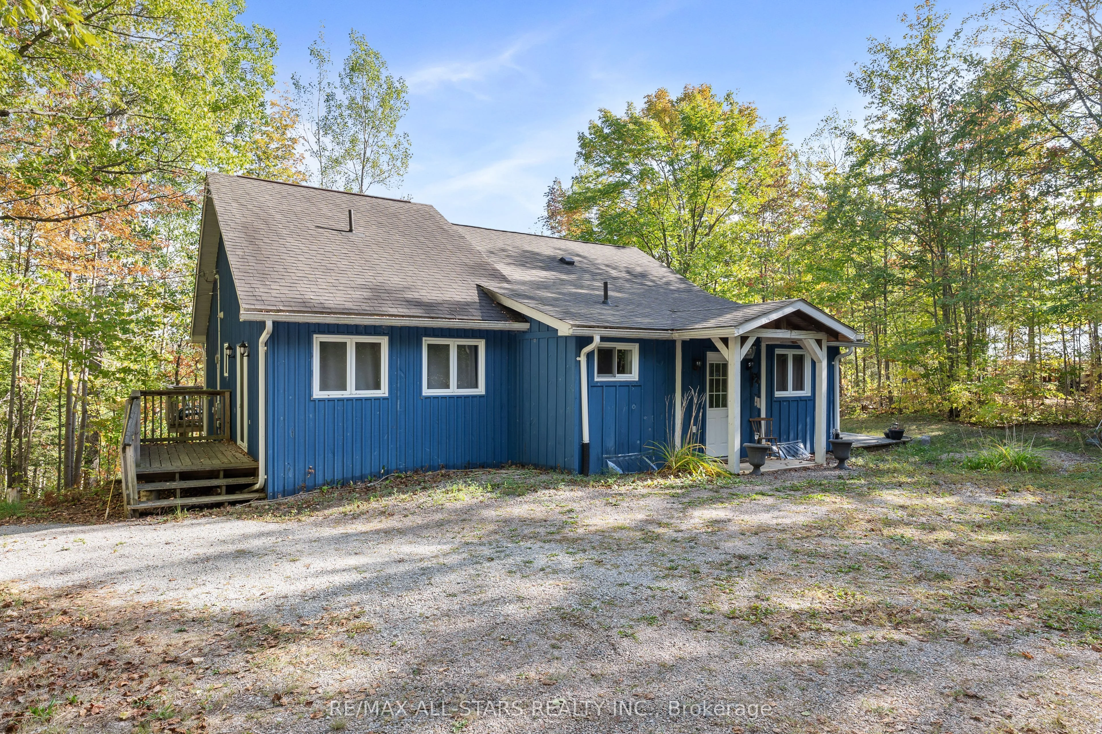 1142 English Circle, Highlands East, On K0m 1r0