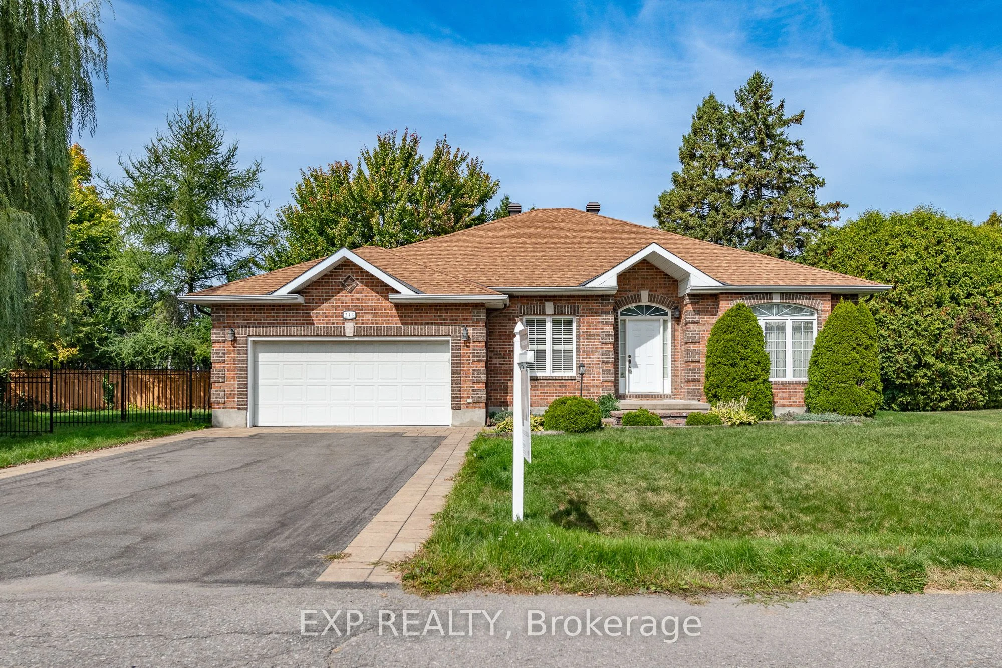 243 Marilyn Avenue, Billings Bridge - Riverside Park and Area, ON K1V 7E4