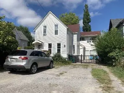 Triplex in Niagara Falls