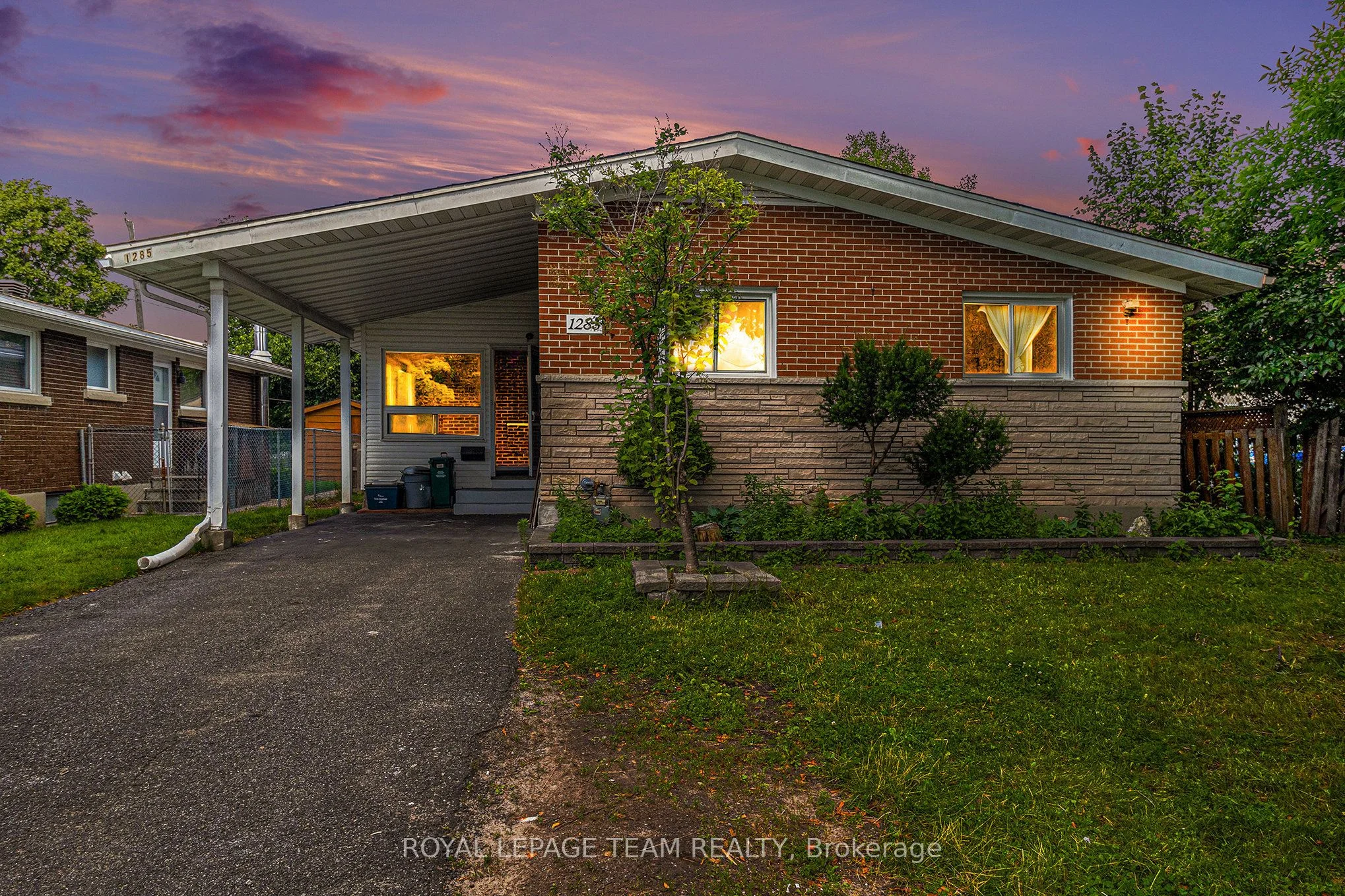 Detached in Parkway Park - Queensway Terrace S and Area