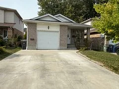 212 Country Club Drive, Guelph, ON N1E 3L2