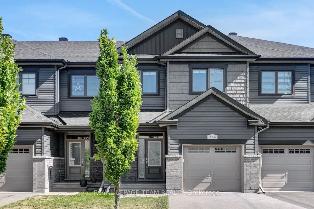 Att/Row/Townhouse in Kanata