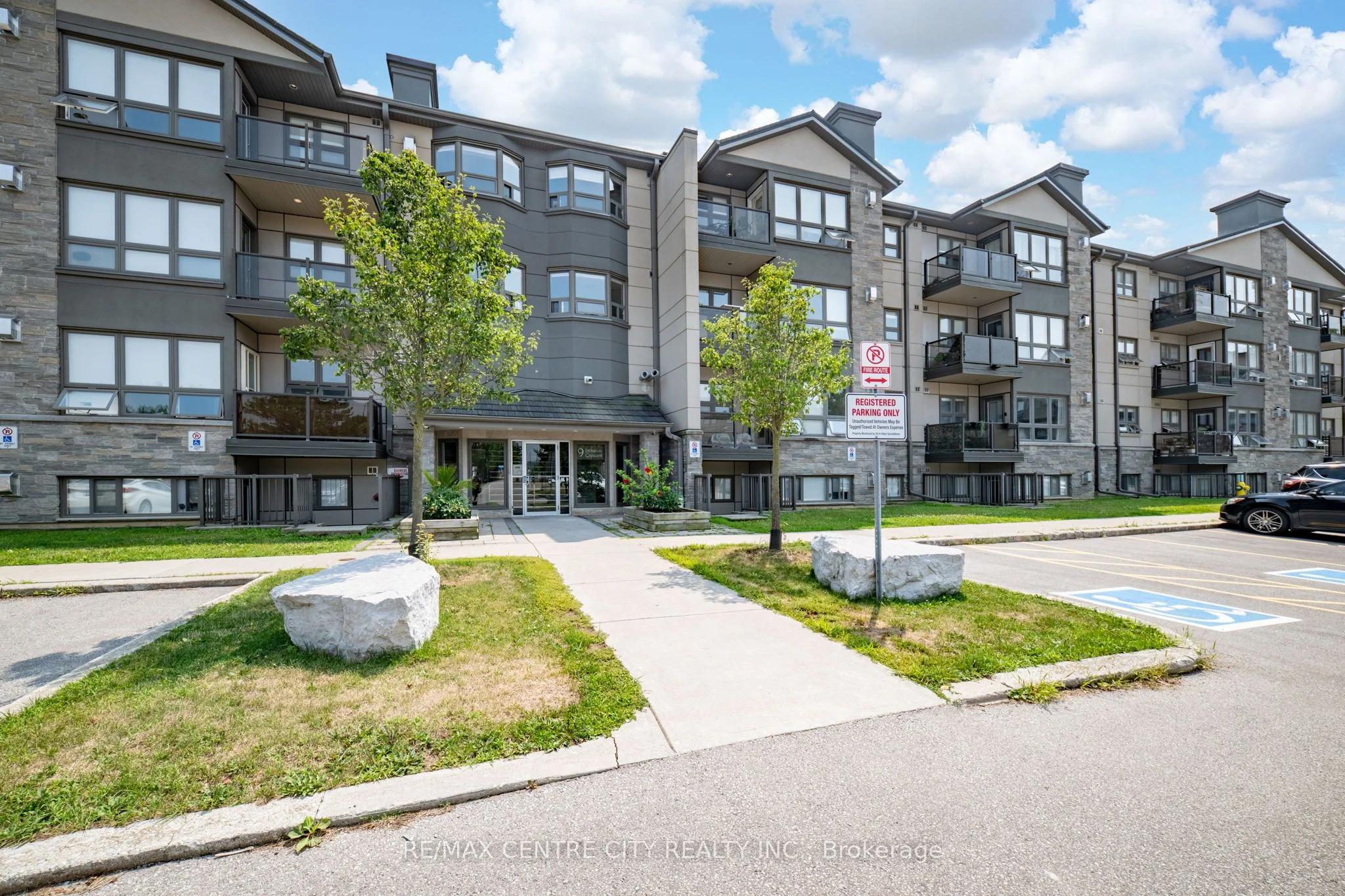 9 Jacksway Crescent 202, London North, On N5x 3t7