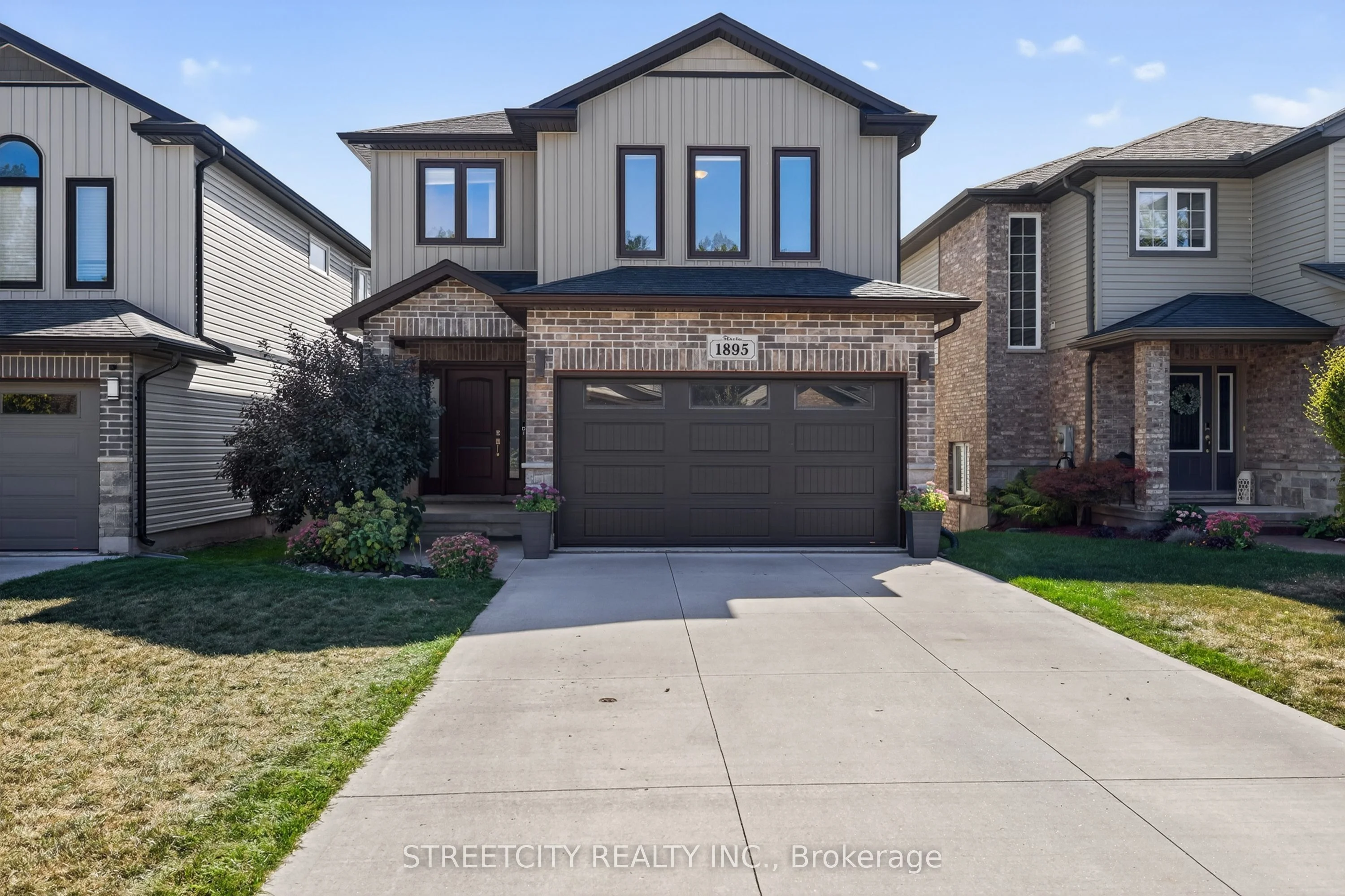 1895 Frederick Crescent, London East, ON N5W 0A5