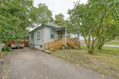 Detached in Woodstock