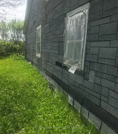 Detached in Dryden