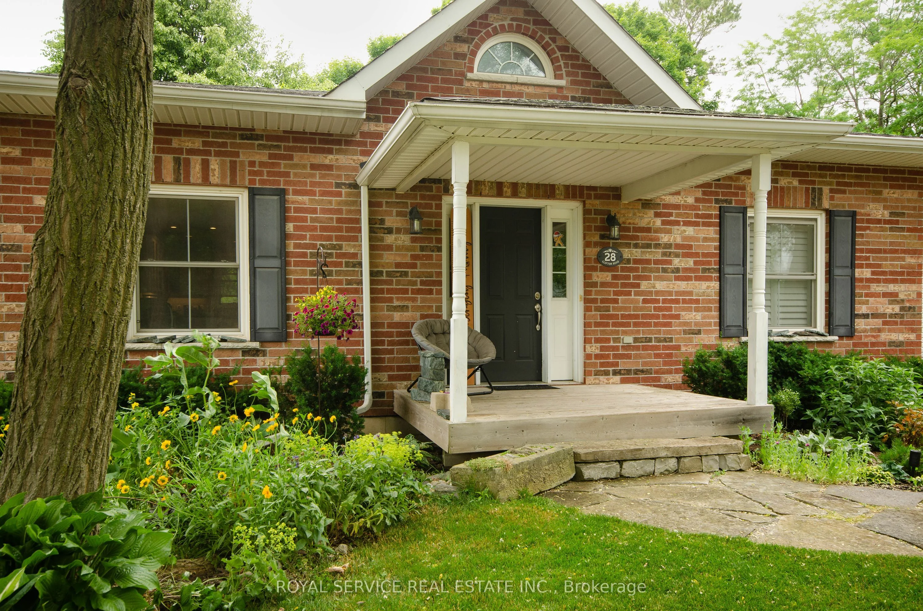 28 Clifton Road, Port Hope, ON L1A 2B5