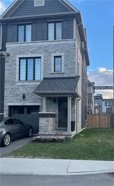 Att/Row/Townhouse in Grimsby