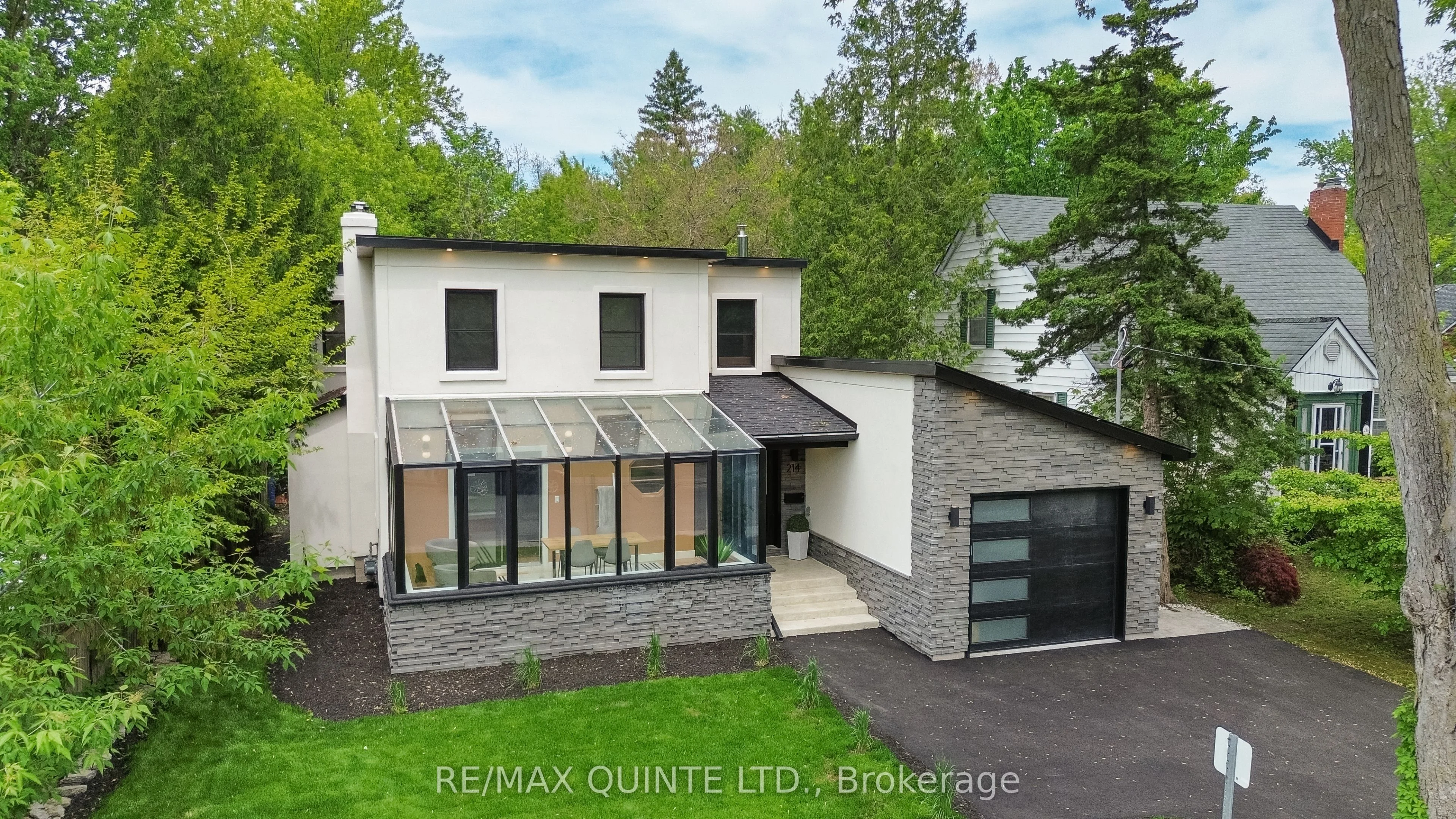 Detached in Belleville
