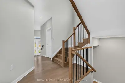 902 Locomotion Lane, Kanata, On K2v 0v1