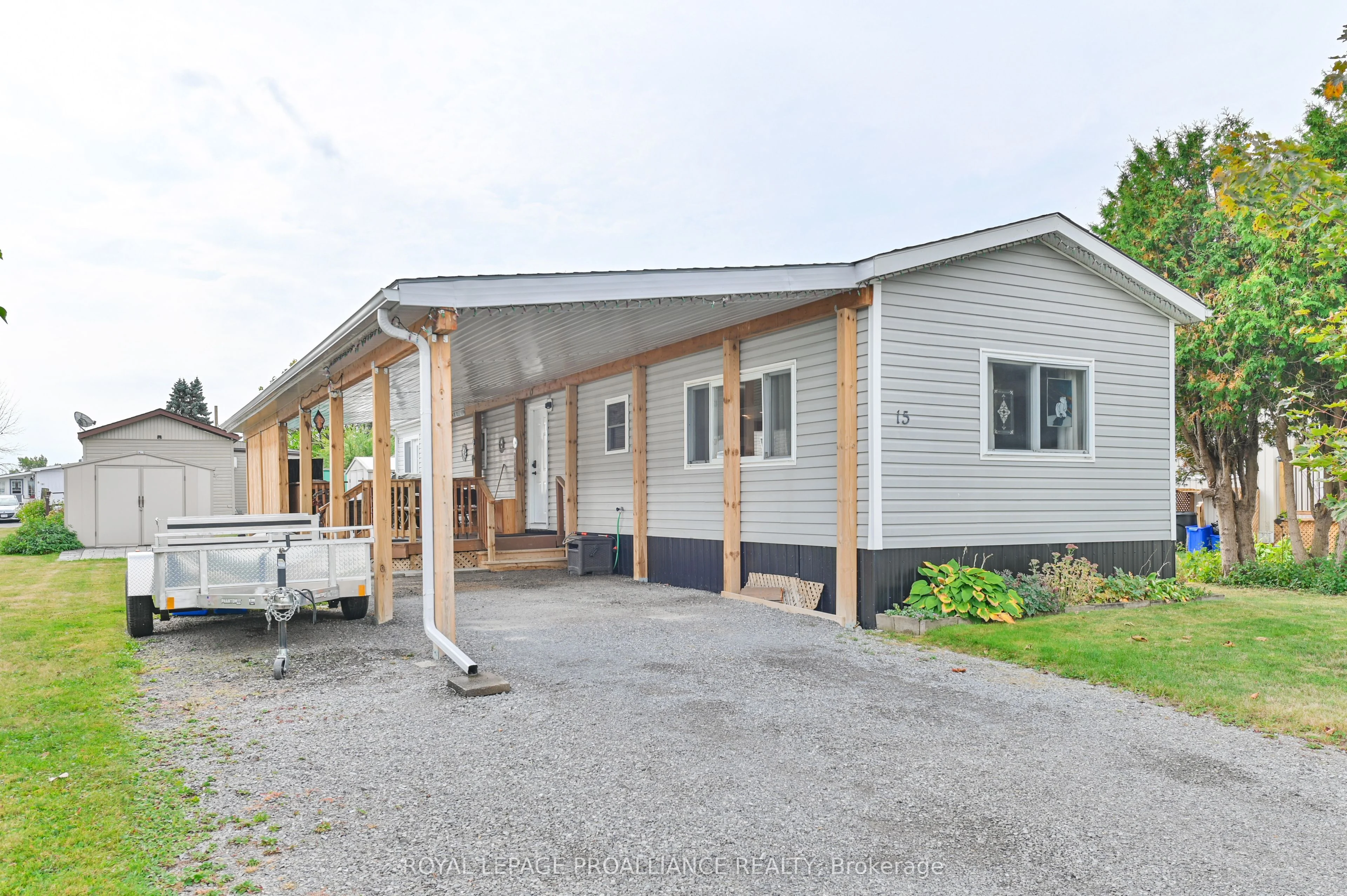 15 Finch Lane, Quinte West, ON K8N 4Z3