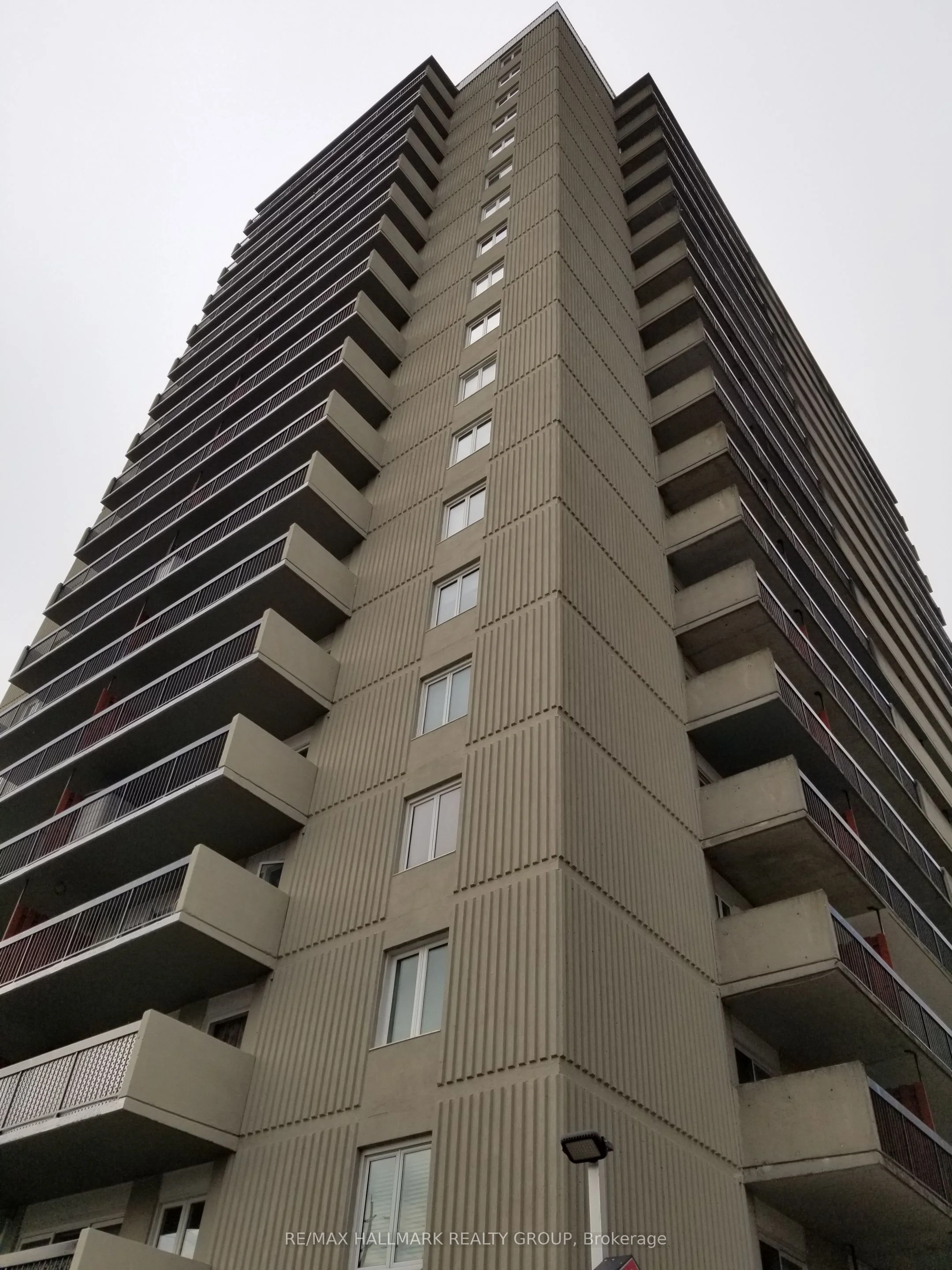 158 C MCARTHUR Avenue 1704, Vanier and Kingsview Park, ON K1L 8E7
