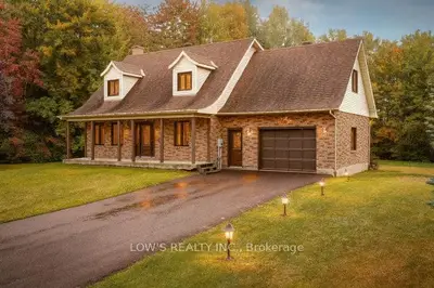 Detached in Champlain
