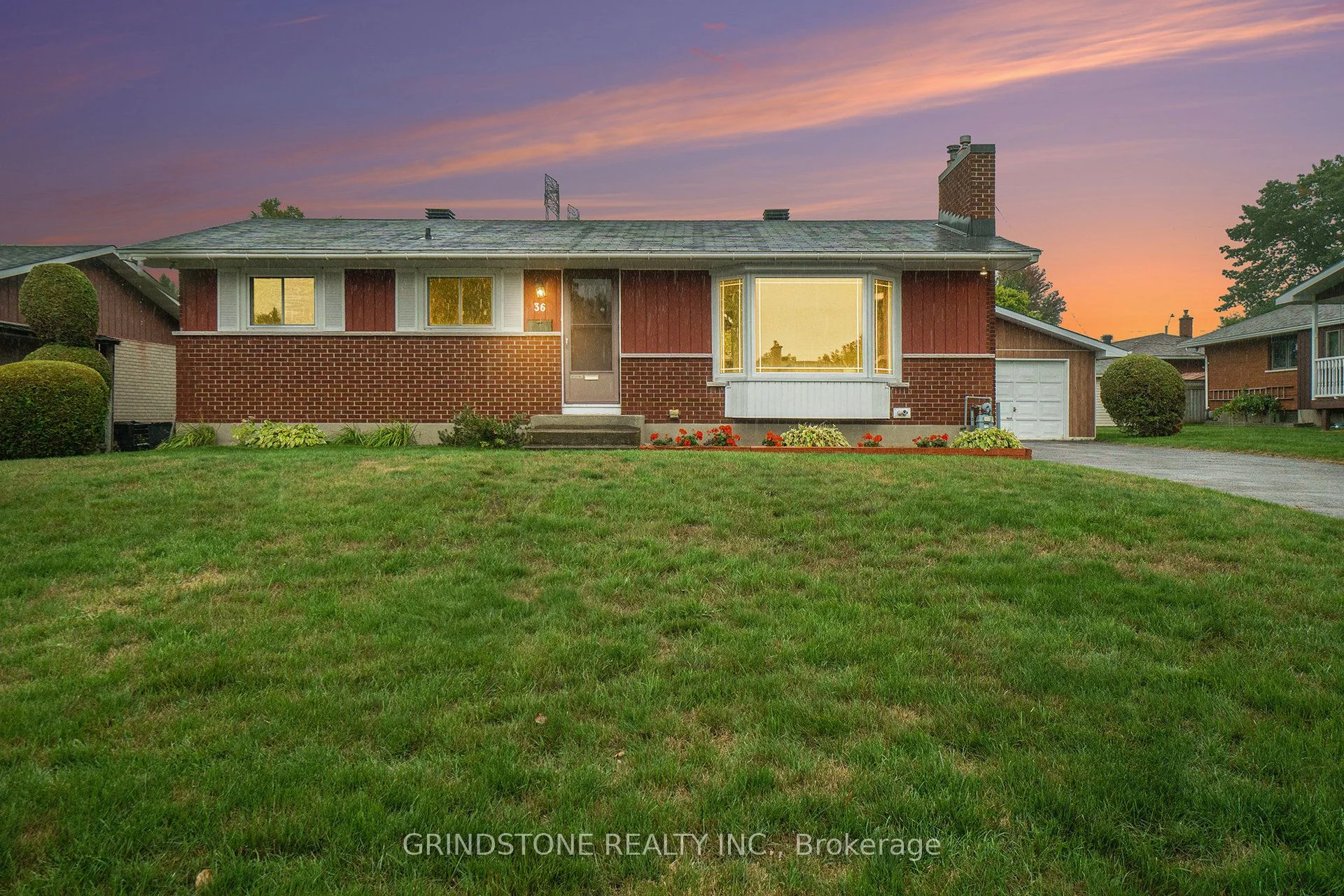 36 Brent Avenue, South of Baseline to Knoxdale, ON K2G 3K8