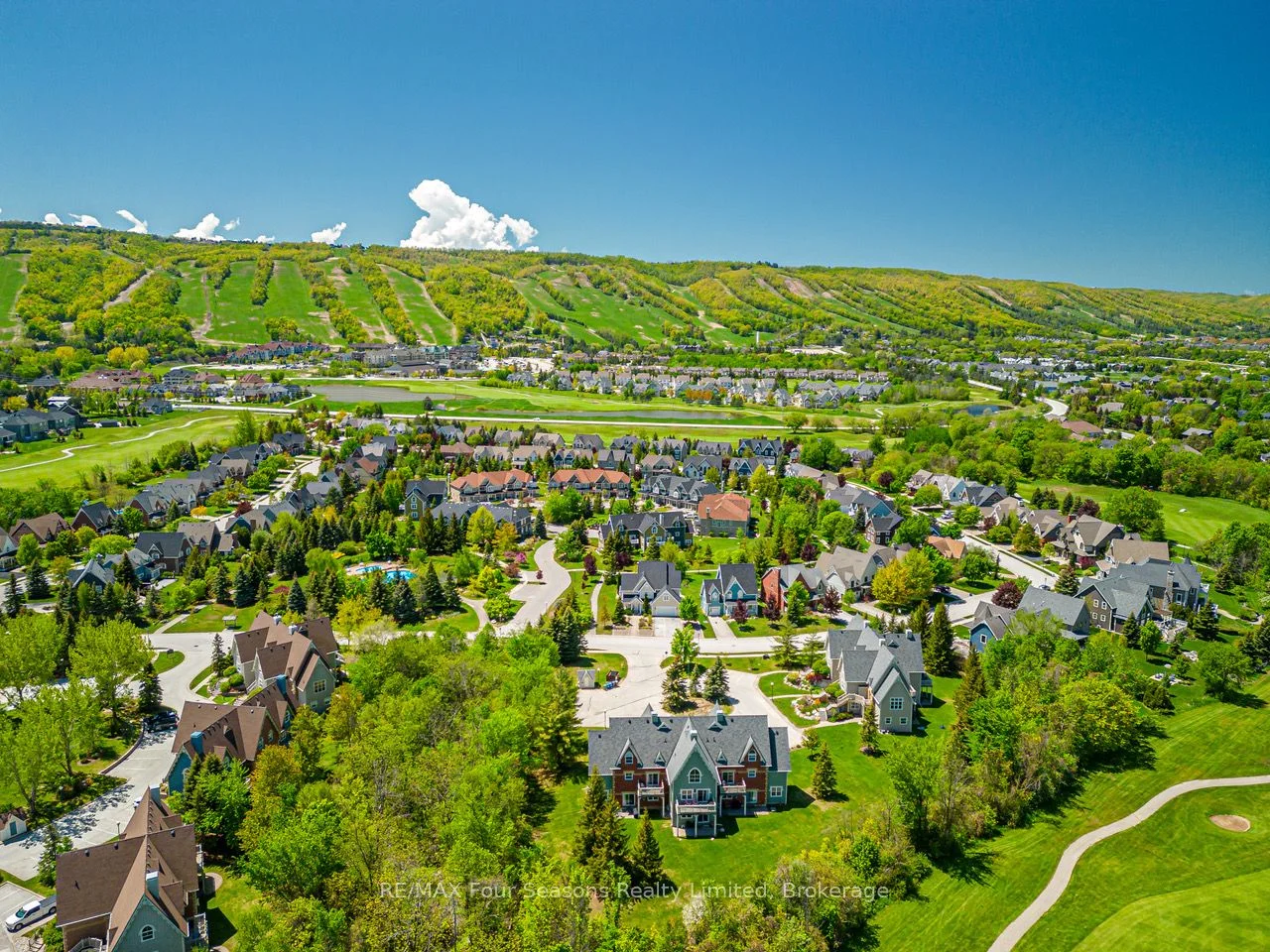170 Snowbridge Way N 225, Blue Mountains, On N0h 2p0
