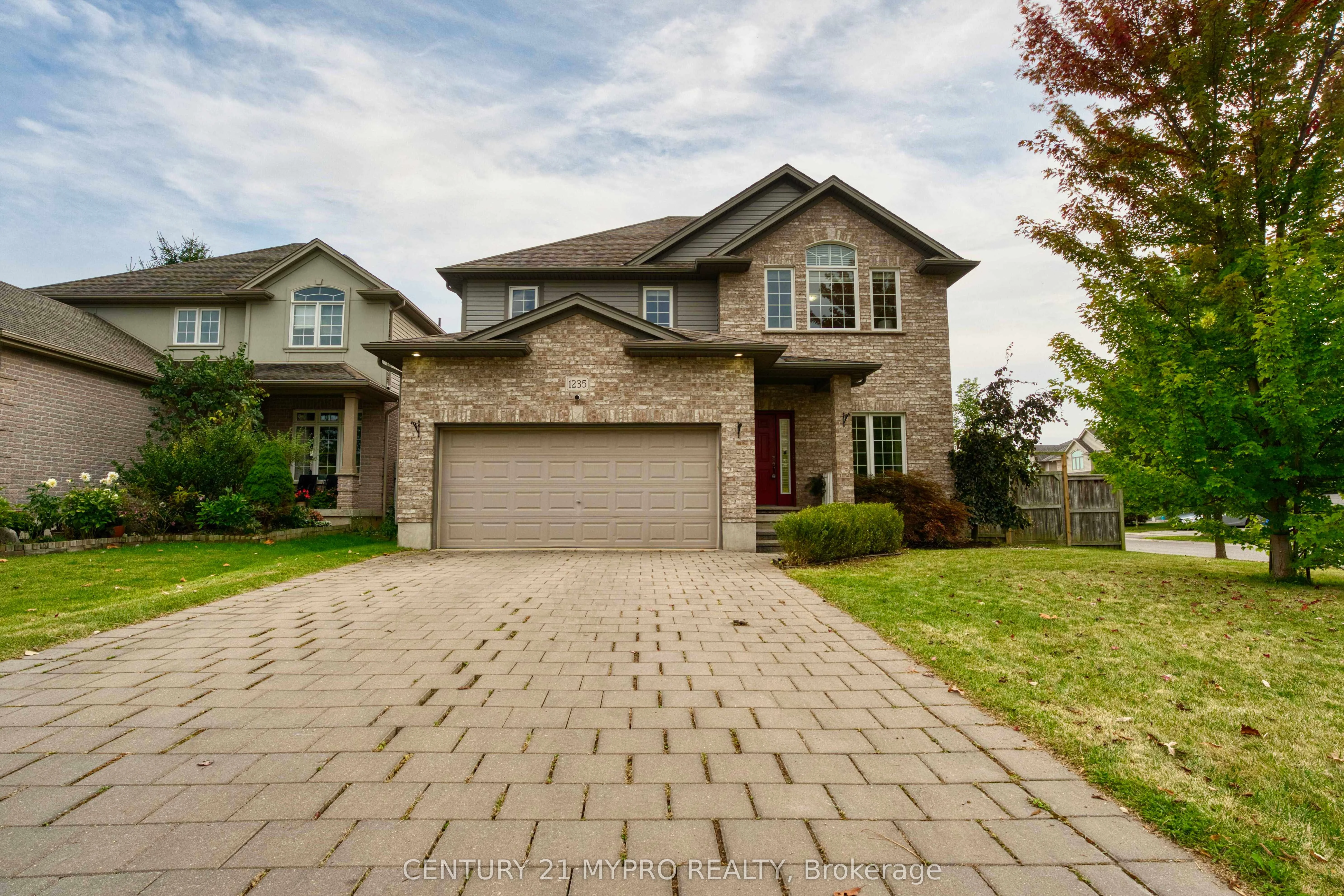1235 Oakcrossing Road, London North, ON N6H 0C2