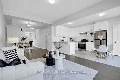 Att/Row/Townhouse in Stittsville - Munster - Richmond