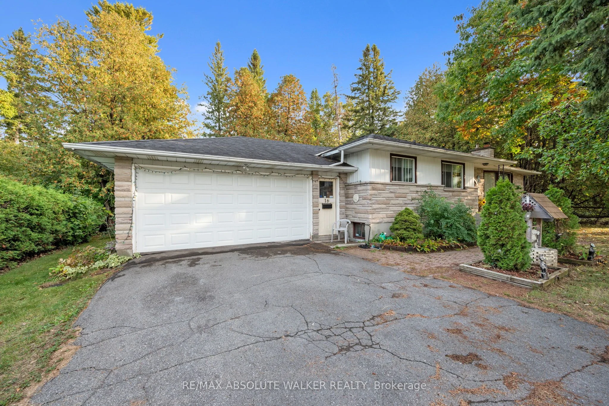 16 Beverly Street, Stittsville - Munster - Richmond, ON K2S 0S4