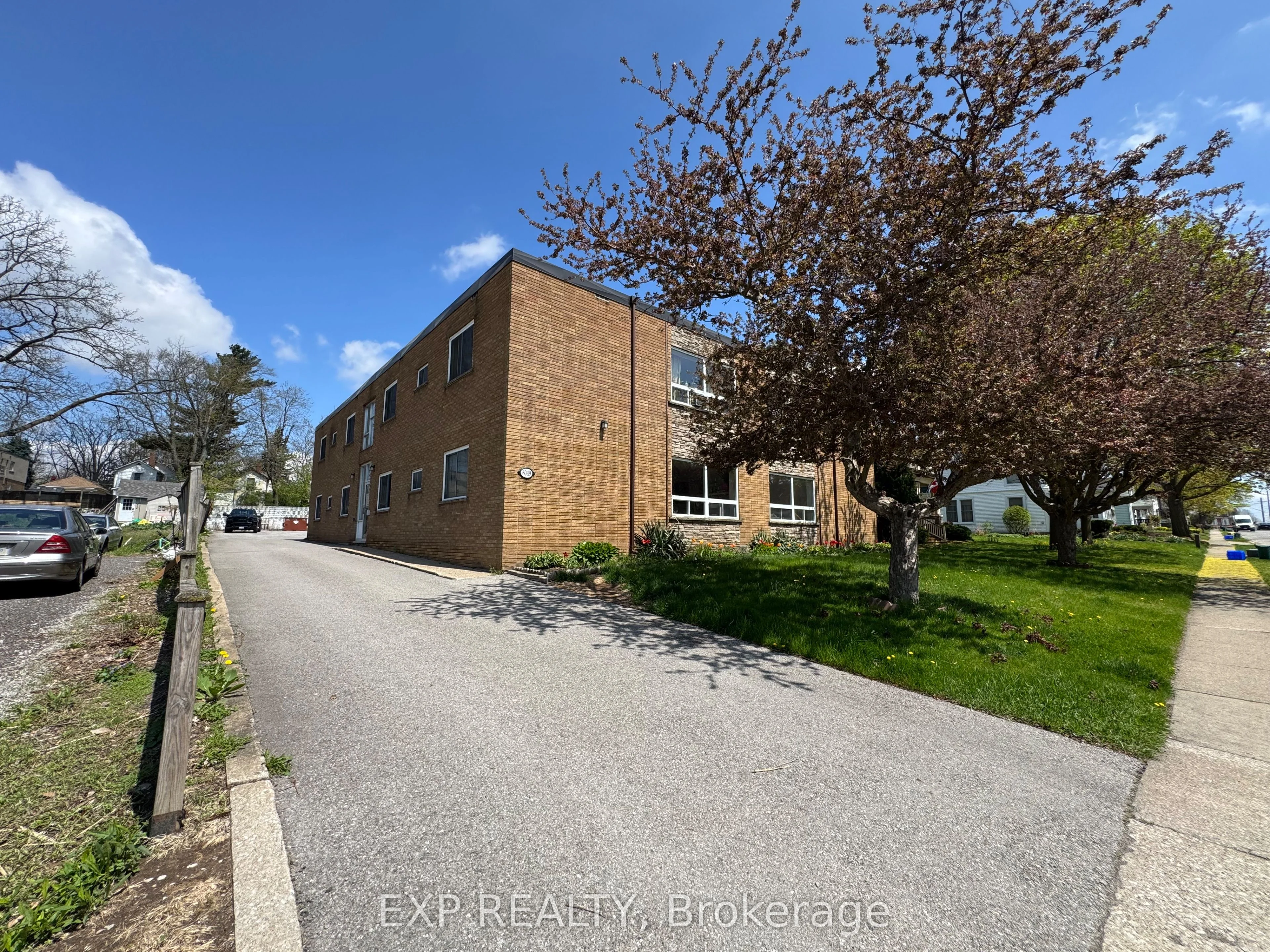 6049 Culp Street 3, Niagara Falls, ON L2G 2B6