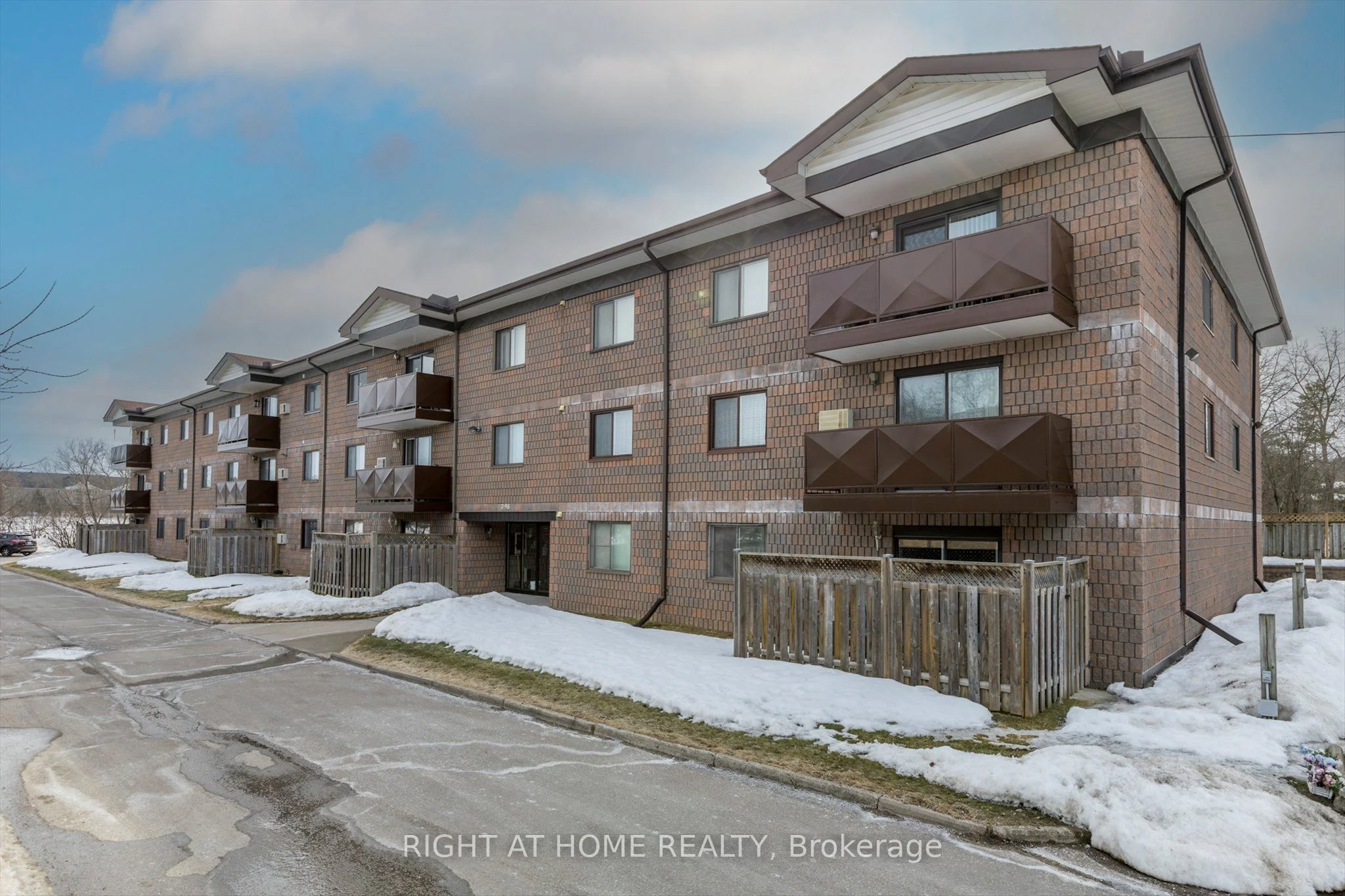 795 Sherbrooke Street 208, Peterborough, ON K9J 2R2