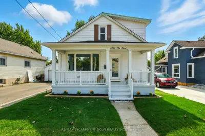 Detached in Niagara Falls