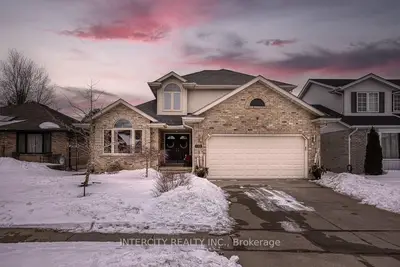Detached in Woodstock