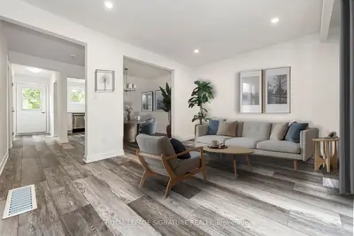 Condo Townhouse in Hamilton