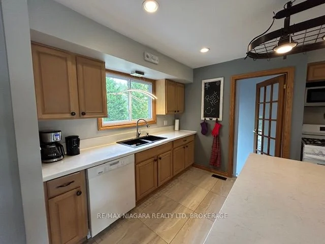 386 Caithness Street E upper, Haldimand, ON N3W 1C9
