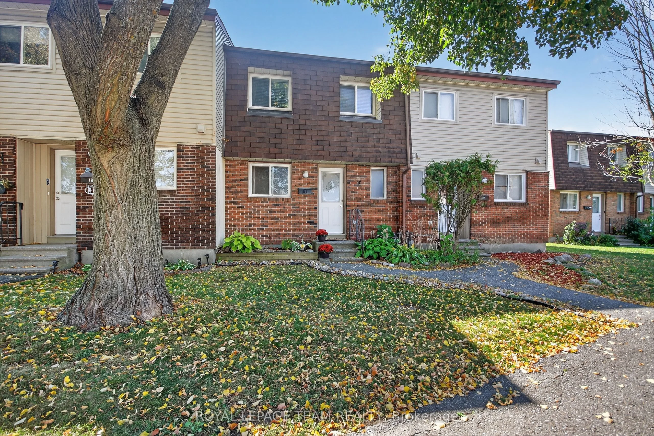 1E Seyton Drive, Bells Corners and South to Fallowfield, ON K2H 8Y5