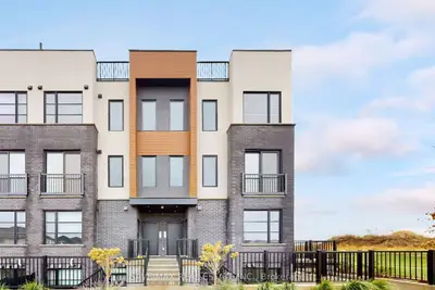 Condo Townhouse in London South