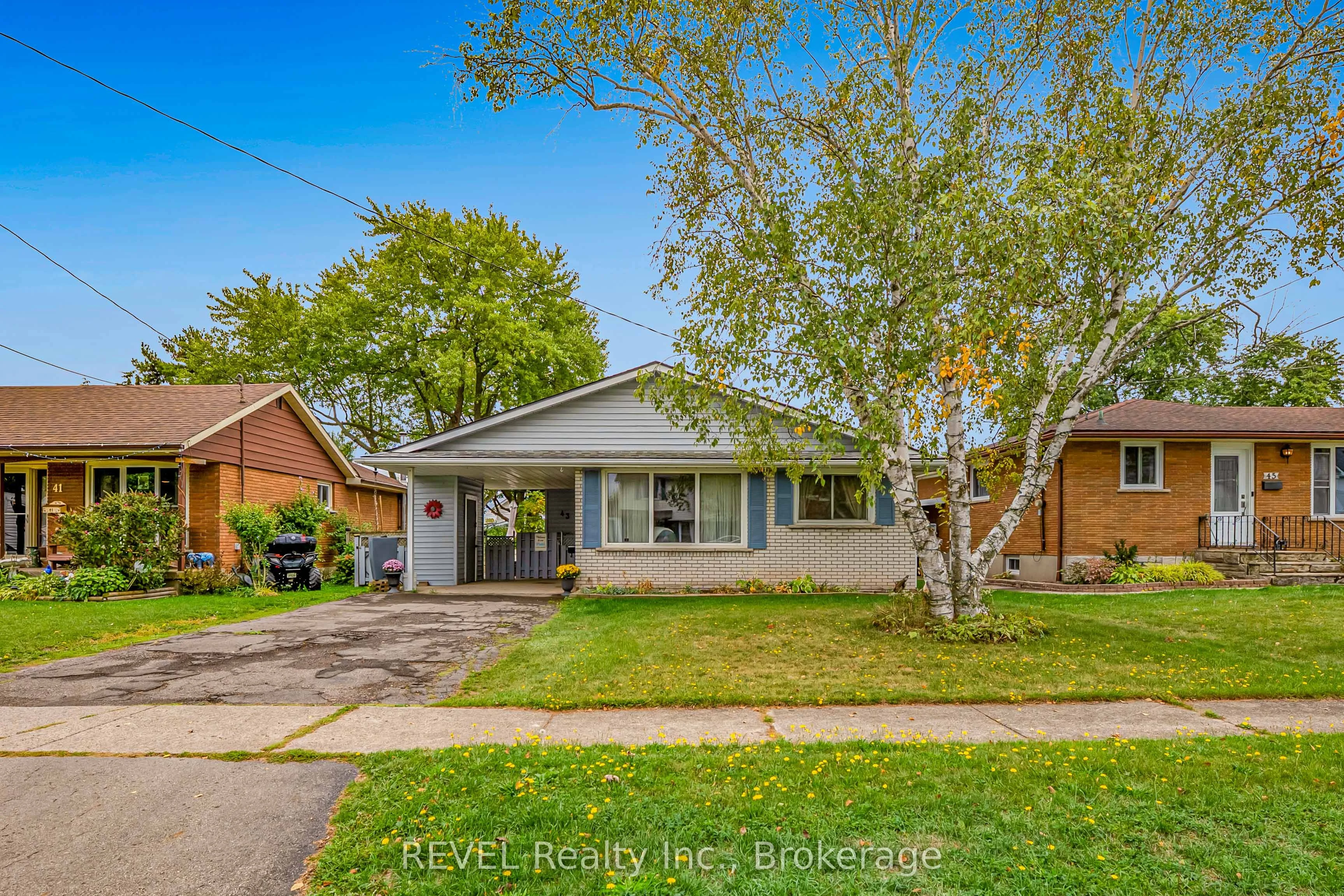 43 Bowden Street, Fort Erie, ON L2A 2P5