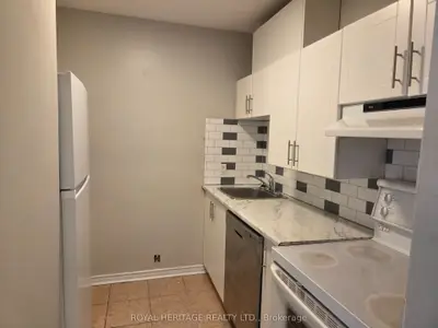 Detached in Niagara Falls