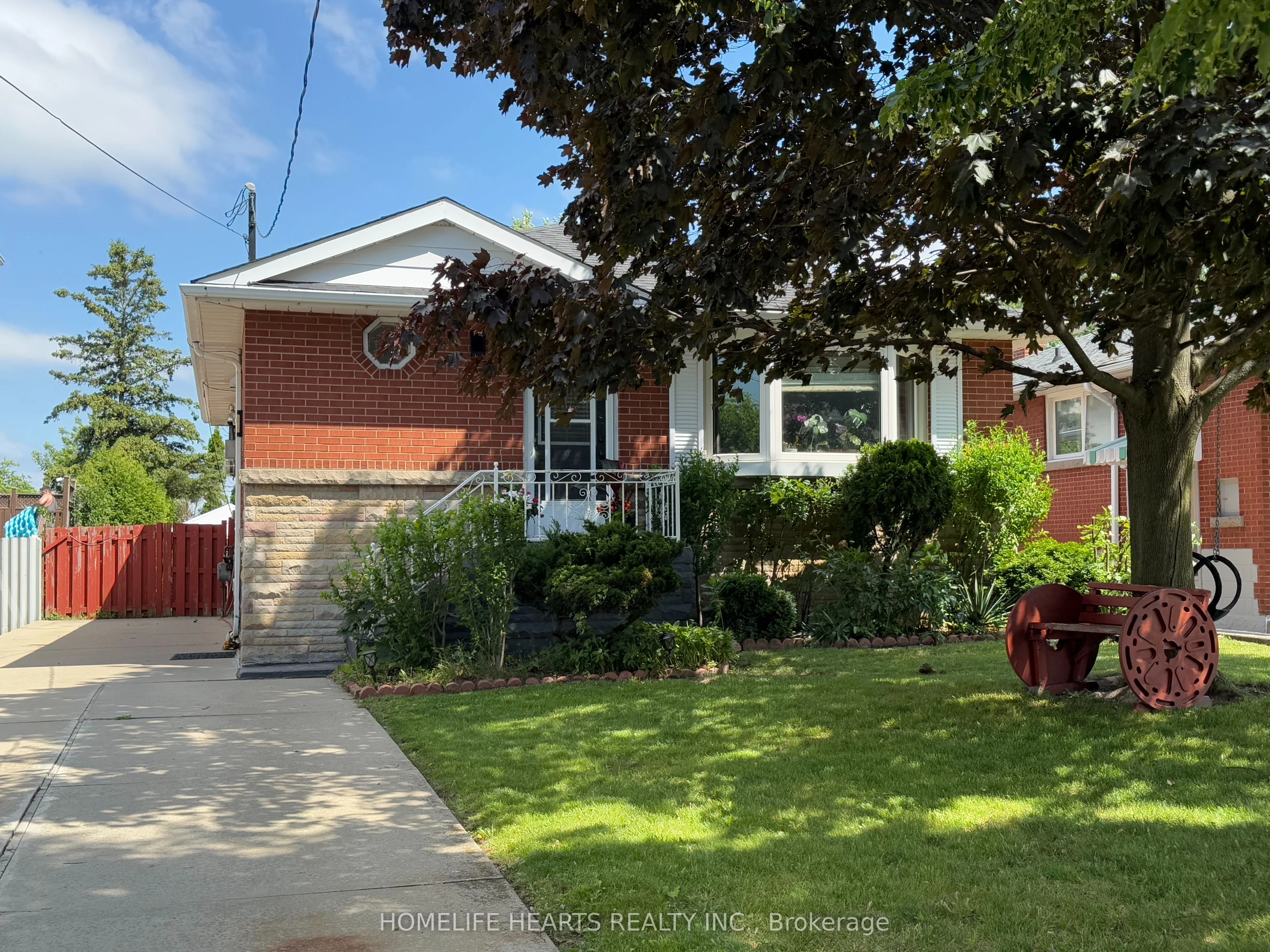 15 Jellicoe Court, Hamilton, ON L9A 4T1