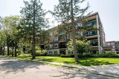 Condo Apartment in Stratford