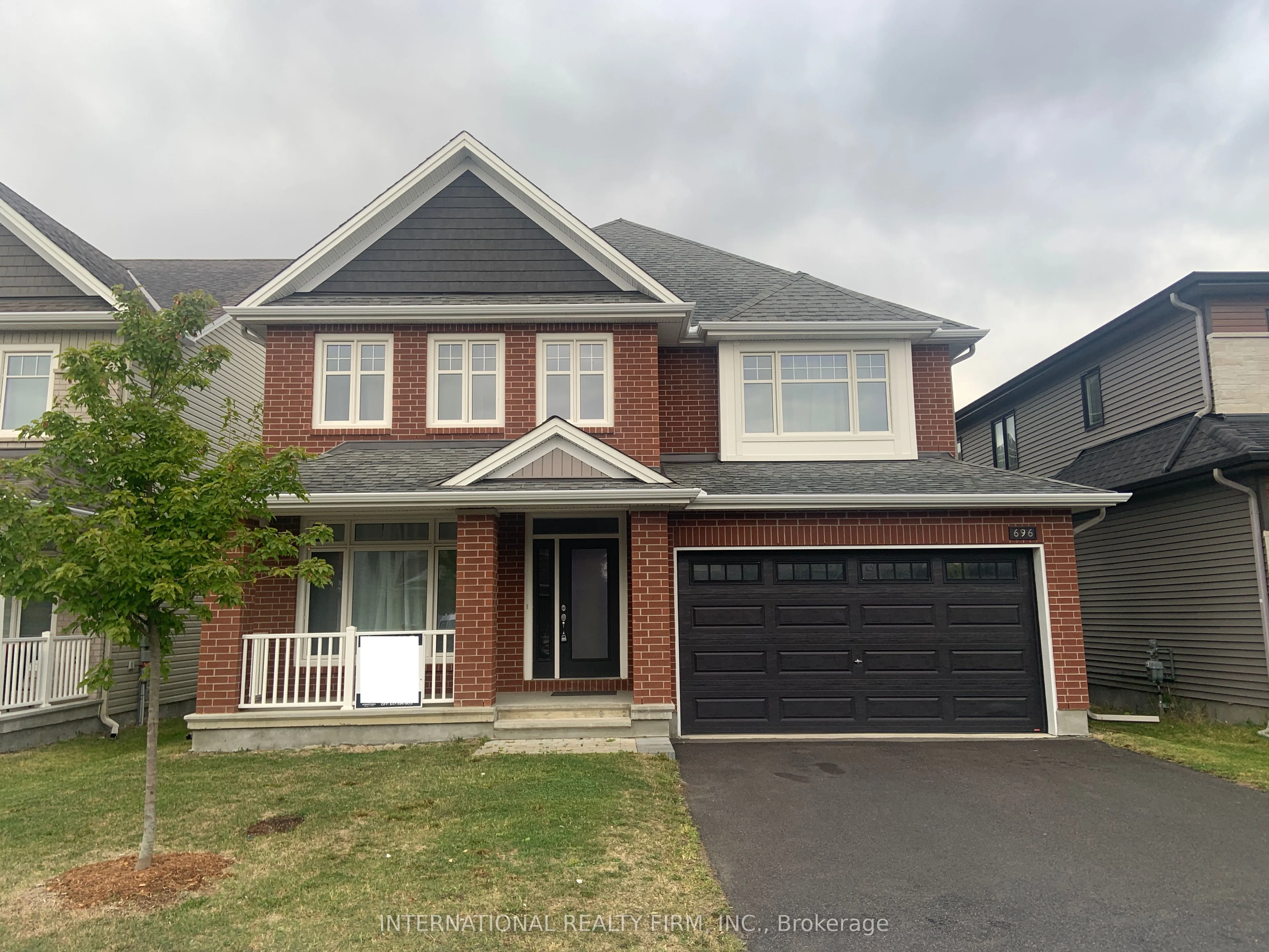 696 Moonflower Crescent, Blossom Park - Airport And Area, On K1t 0x8
