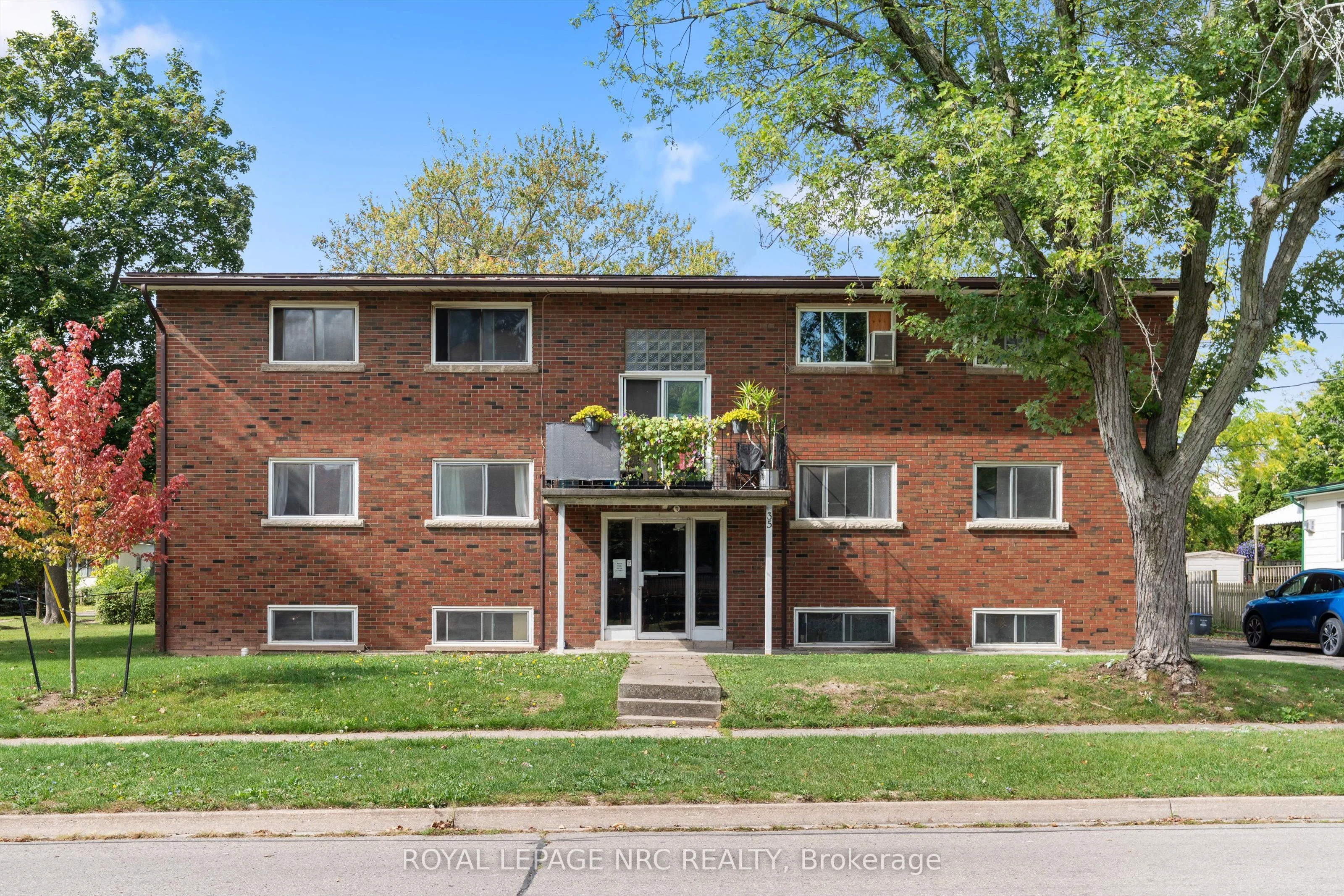 35 Aqueduct Street, Welland, On L3c 1b7
