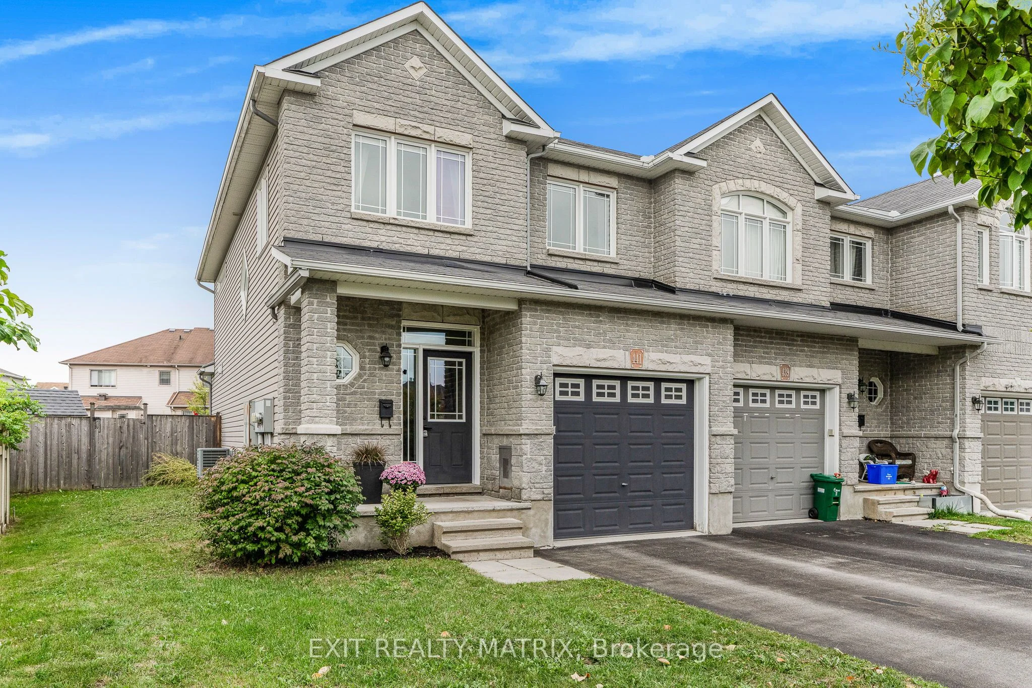 Att/Row/Townhouse in Orleans - Convent Glen and Area