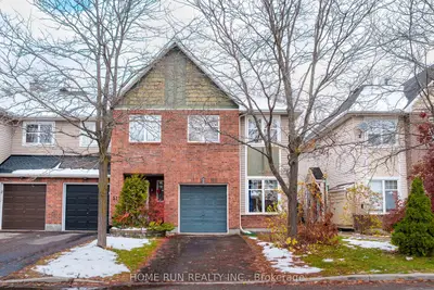 Att/Row/Townhouse in Blossom Park - Airport and Area