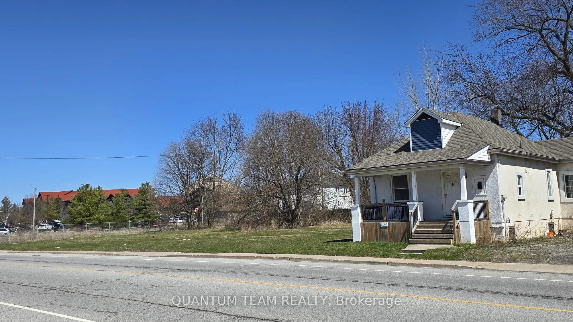 Detached in Niagara Falls