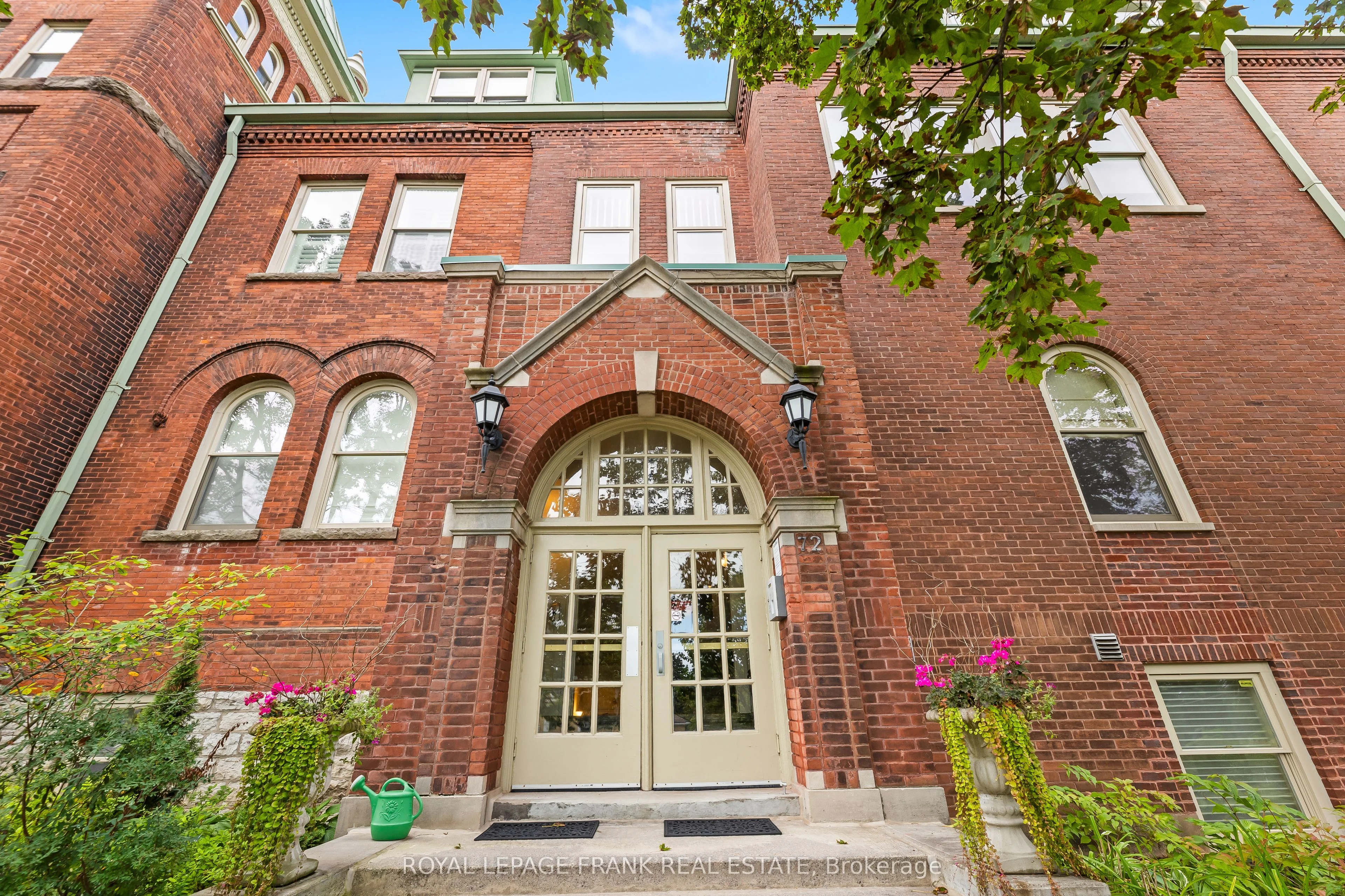 72 Pine Street 202, Port Hope, ON L1A 3G8