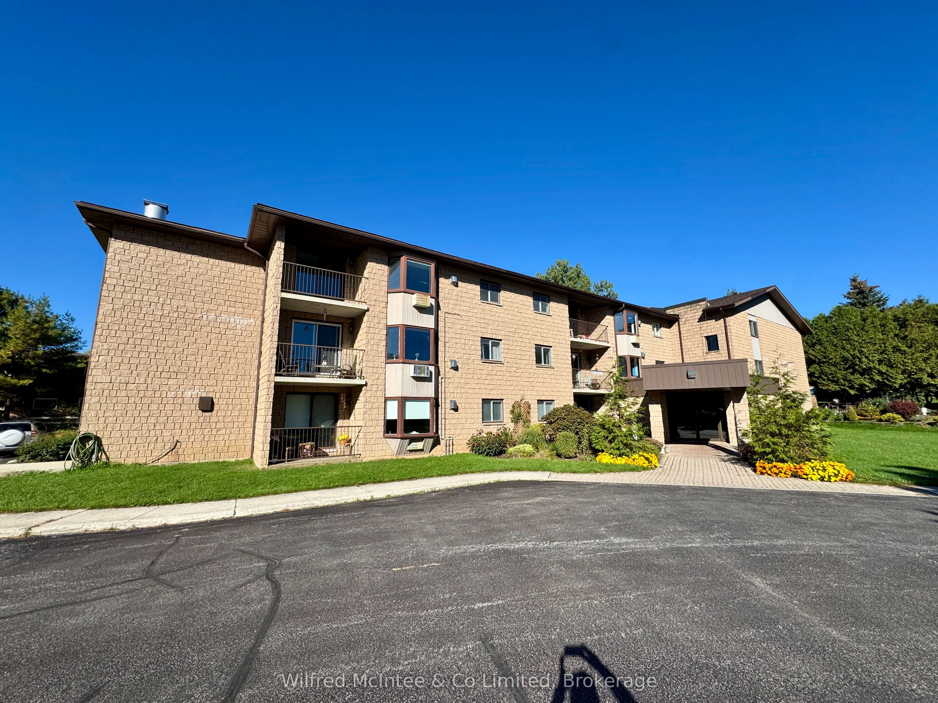 225 Hinks Street 305, Brockton, ON N0G 2V0