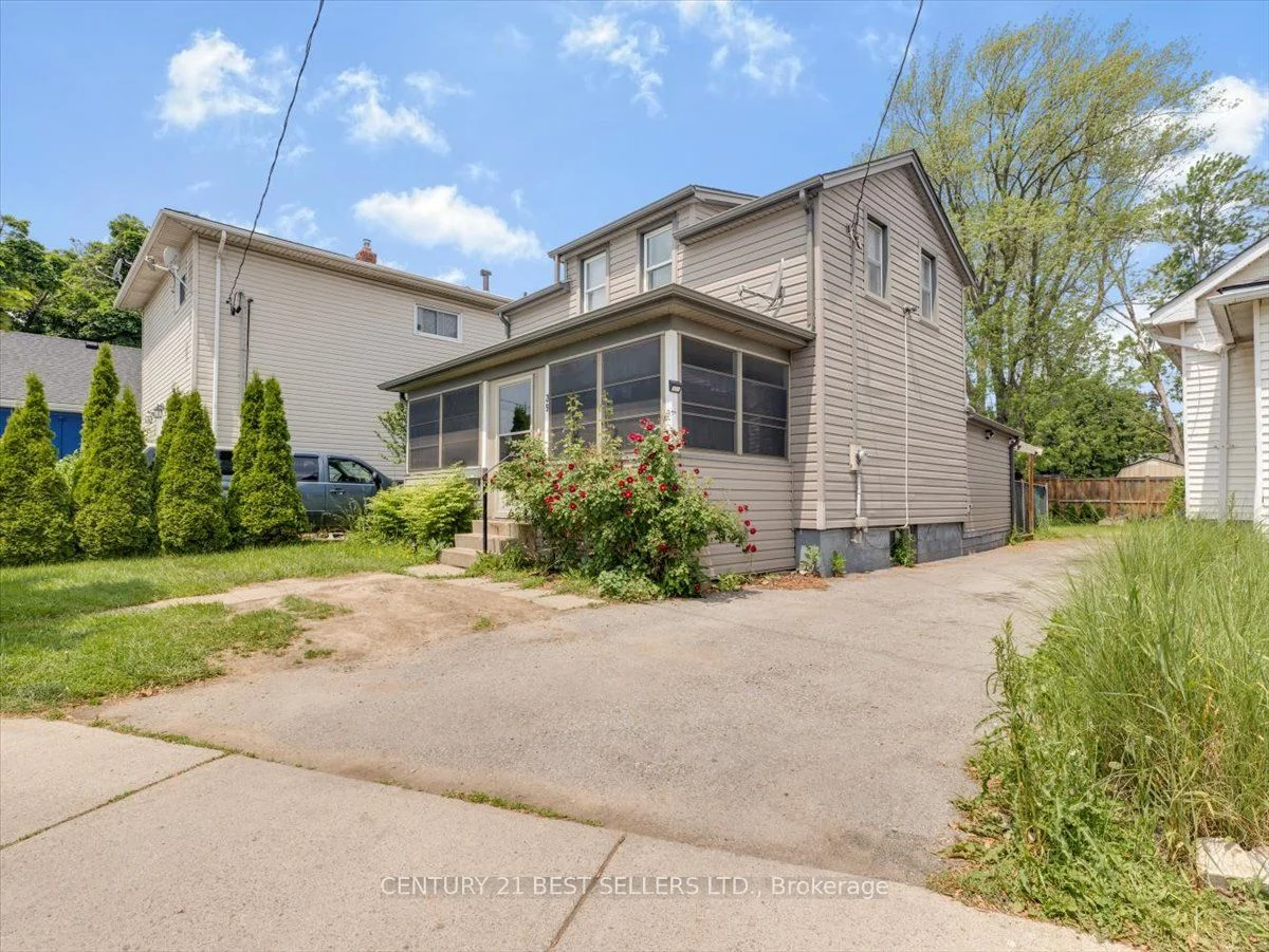39 Carlton Street, St. Catharines, ON L2R 1P7