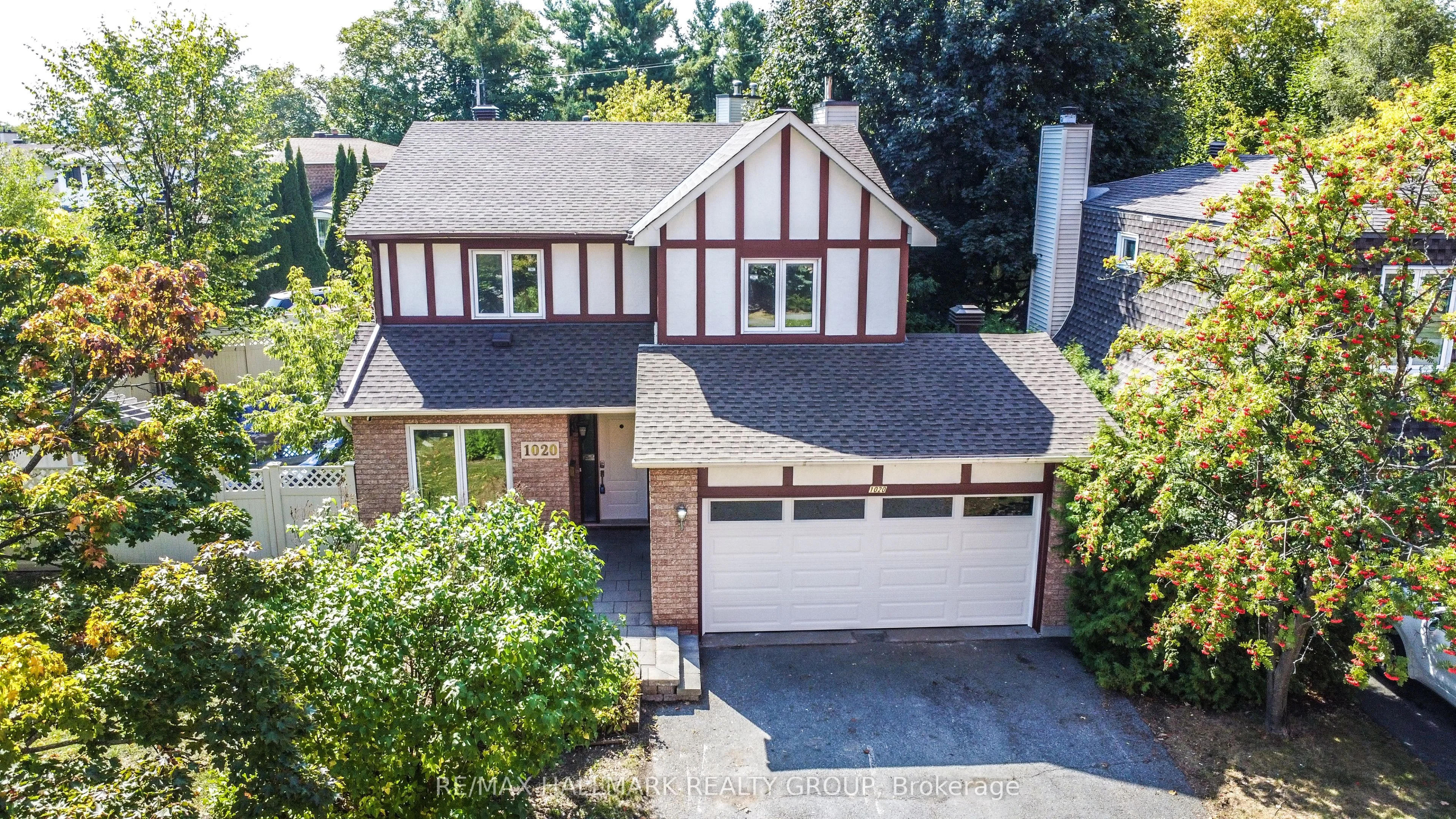 1020 Grenon Avenue, Britannia Heights - Queensway Terrace N and Area, ON K2B 8L8