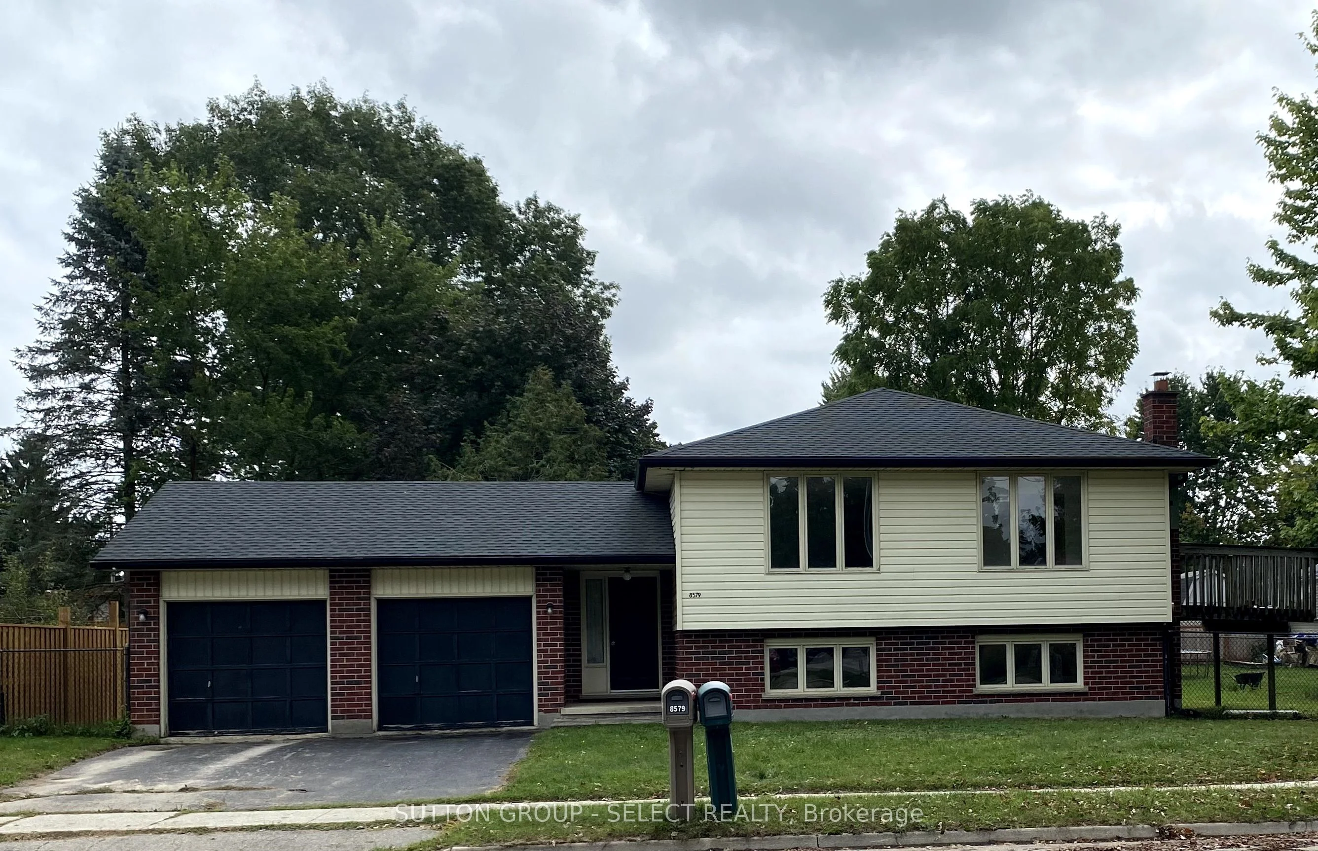 8579 Glendon Drive, Strathroy-Caradoc, ON N0L 1W0