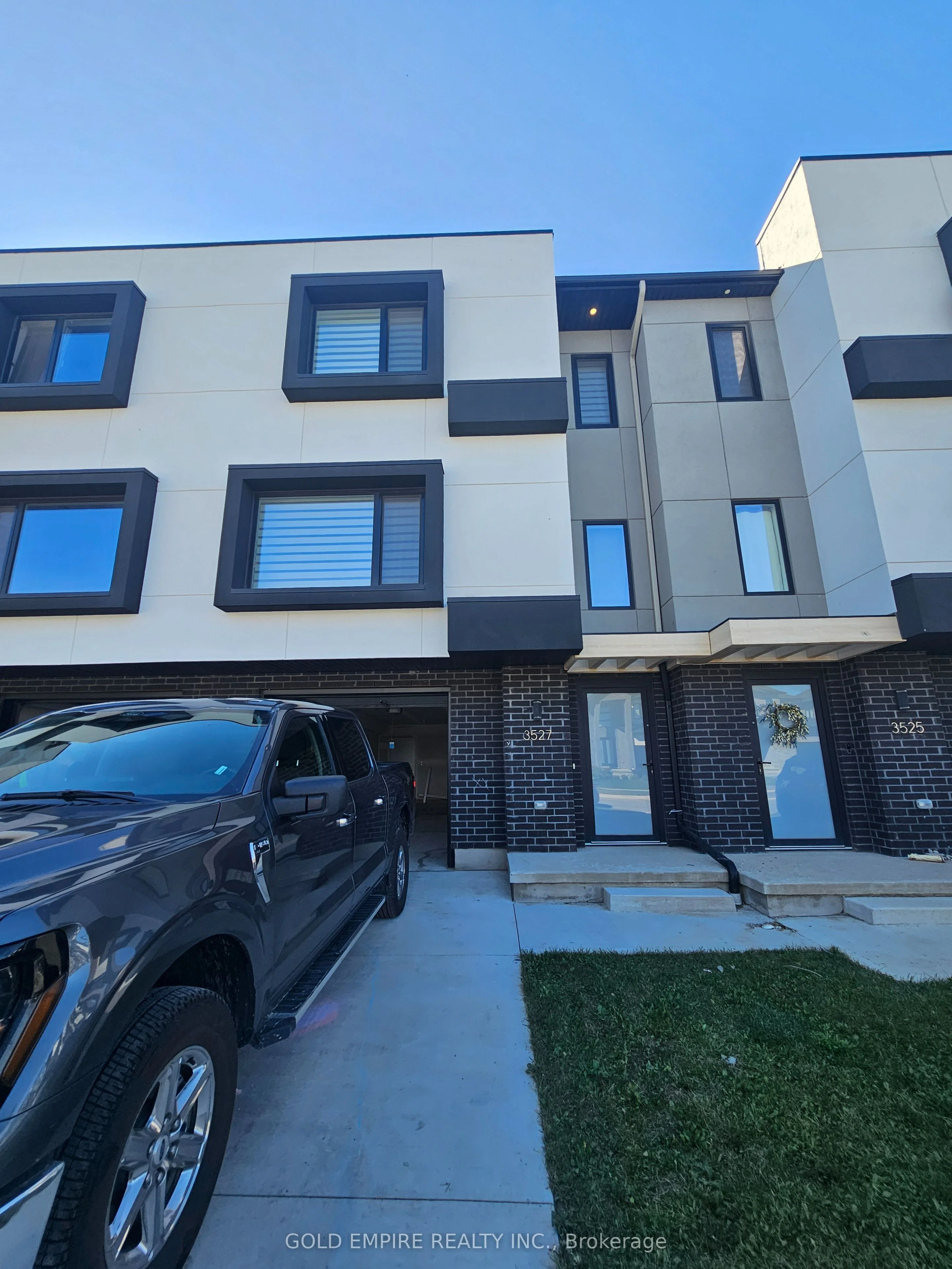 3527 Emily Carr Lane, London South, ON N6A 0H7