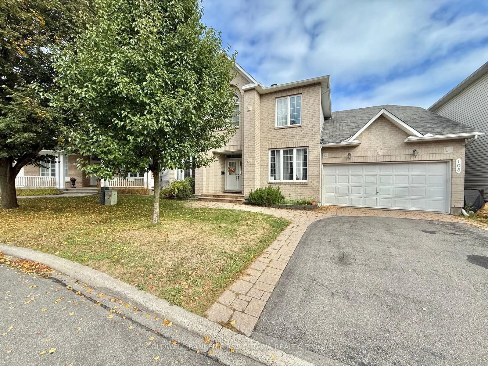 Detached in Hunt Club - Windsor Park Village and Area
