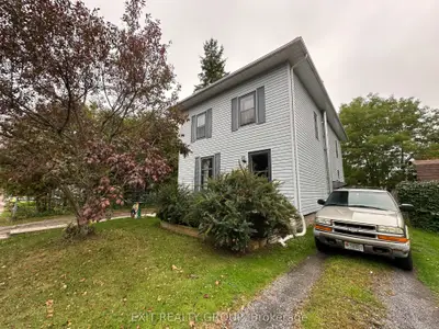 Detached in Deseronto